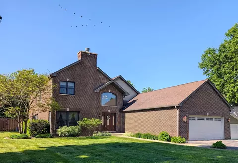23 W W531 W Walnut St, Roselle, IL 60172