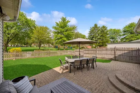 Exterior - 128 Parkview Rd, Glenview, IL 60025 photo 4 of 6