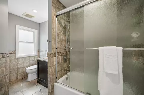 Bath - 128 Parkview Rd, Glenview, IL 60025 photo 3 of 5