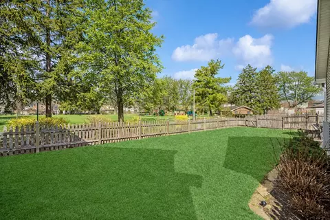 Exterior - 128 Parkview Rd, Glenview, IL 60025 photo 5 of 6