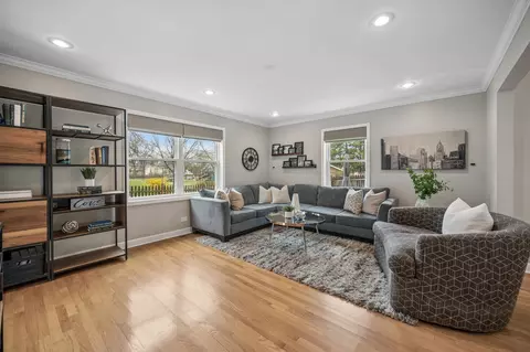 Living - 128 Parkview Rd, Glenview, IL 60025 photo 4 of 5