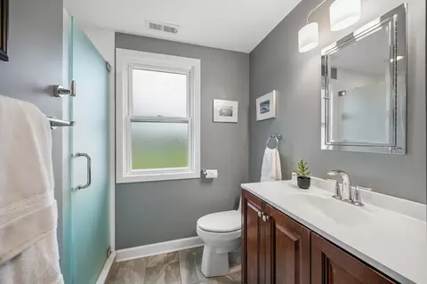 Bath - 128 Parkview Rd, Glenview, IL 60025 photo 4 of 5