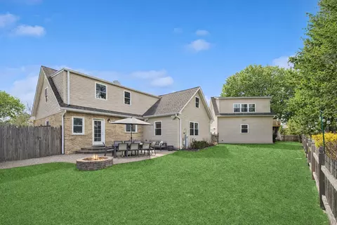 Exterior - 128 Parkview Rd, Glenview, IL 60025 photo 2 of 6