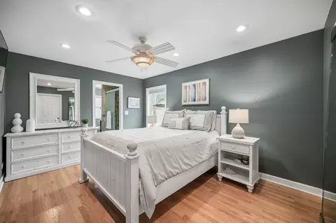 Bedroom - 128 Parkview Rd, Glenview, IL 60025 photo 1 of 4