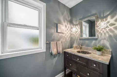 Bath - 128 Parkview Rd, Glenview, IL 60025 photo 1 of 5