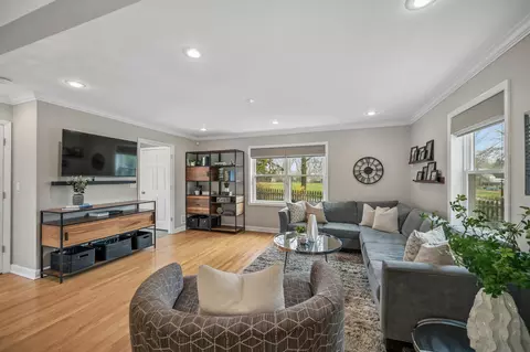 Living - 128 Parkview Rd, Glenview, IL 60025 photo 3 of 5