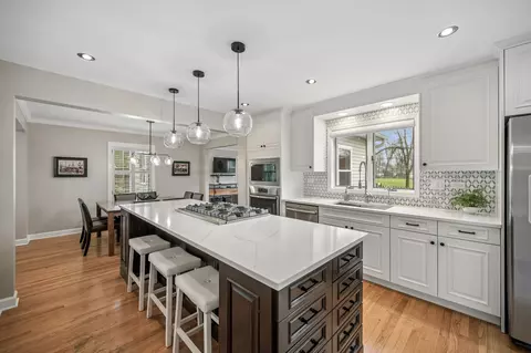 Kitchen - 128 Parkview Rd, Glenview, IL 60025 photo 2 of 3