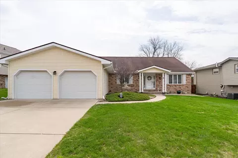 5 Devon Rd, Bloomington, IL 61704