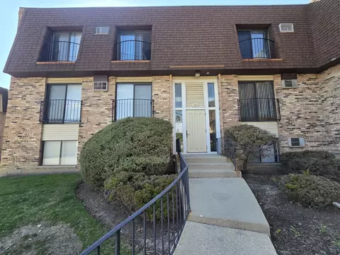 160 S Waters Edge Dr #302, Glendale Heights, IL 60139