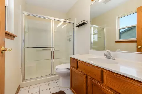 Bath - 7202 Faxton Ln, Plainfield, IL 60586 photo 1 of 3