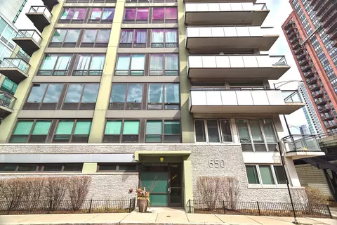 650 W Wayman St #206C, Chicago, IL 60661