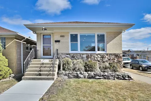 5435 N Mobile Ave, Chicago, IL 60630