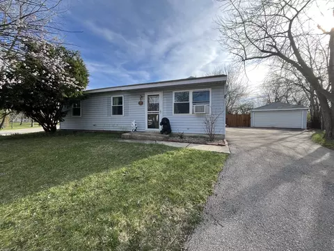 225 Malibu Dr, Bolingbrook, IL 60440