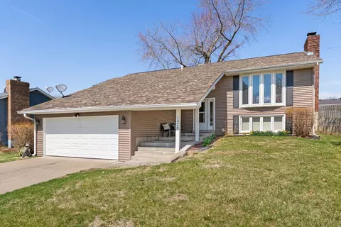 1328 W 47th Ct, Davenport, IA 52806