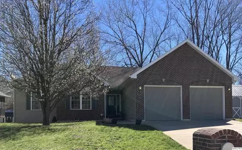 805 Brookfield Rd, Quincy, IL 62305