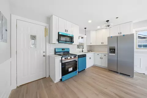 Kitchen - 8516 Austin Ave, Burbank, IL 60459 photo 2 of 2