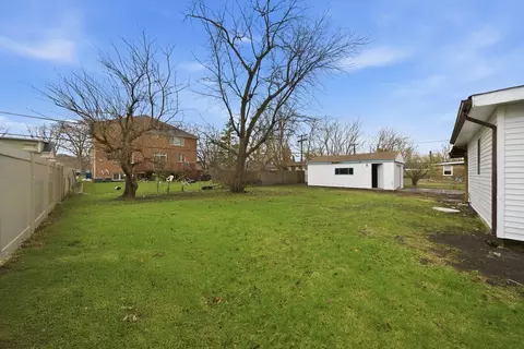 Exterior - 8516 Austin Ave, Burbank, IL 60459 photo 4 of 5