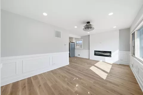 Living - 8516 Austin Ave, Burbank, IL 60459 photo 2 of 5