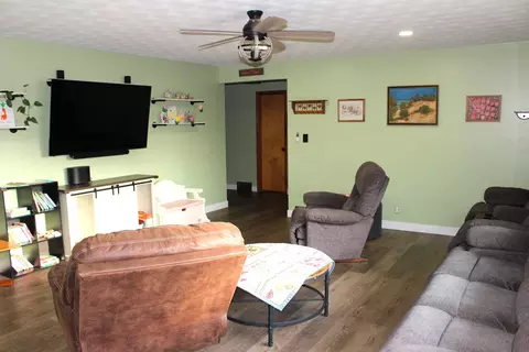 Living - 8 Edgelea Cir, Clinton, IL 61727 photo 2 of 2