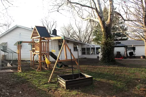 Exterior - 8 Edgelea Cir, Clinton, IL 61727 photo 8 of 8