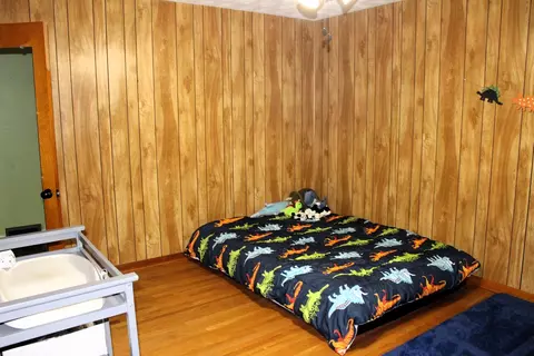 Bedroom - 8 Edgelea Cir, Clinton, IL 61727 photo 6 of 7