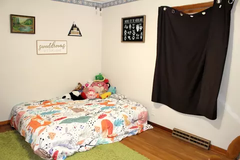 Bedroom - 8 Edgelea Cir, Clinton, IL 61727 photo 4 of 7