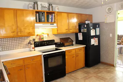 Kitchen - 8 Edgelea Cir, Clinton, IL 61727 photo 4 of 4