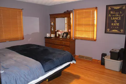 Bedroom - 8 Edgelea Cir, Clinton, IL 61727 photo 1 of 7