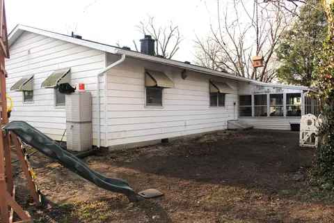 Exterior - 8 Edgelea Cir, Clinton, IL 61727 photo 5 of 8