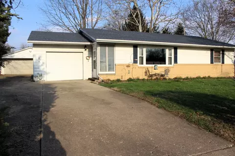 Exterior - 8 Edgelea Cir, Clinton, IL 61727 photo 2 of 8