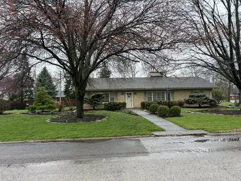 2118 Eastgate Pl, Bloomington, IL 61701