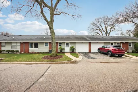 7405 Chevy Chase Ct, Fox Lake, IL 60020