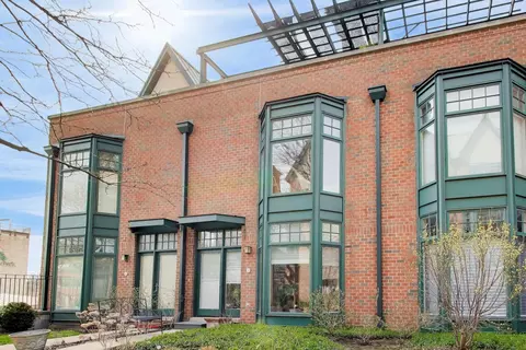 101 N Euclid Ave #3, Oak Park, IL 60301