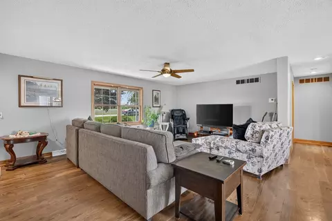 Living - 3365 N School Dr, Morris, IL 60450 photo 4 of 5