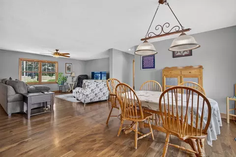 Dining - 3365 N School Dr, Morris, IL 60450 photo 3 of 3
