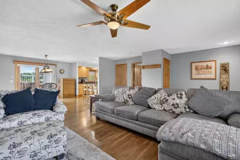 Living - 3365 N School Dr, Morris, IL 60450 photo 3 of 5
