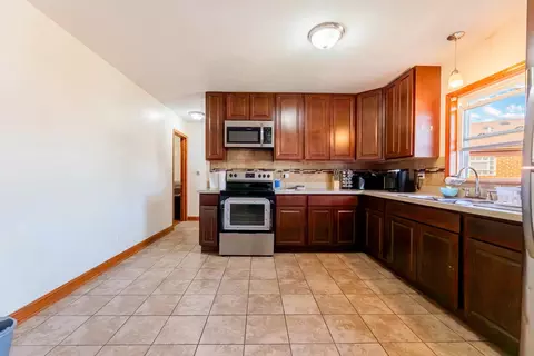 Kitchen - 4423 Eberly Ave, Brookfield, IL 60513 photo 2 of 9