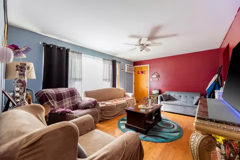 Living - 4423 Eberly Ave, Brookfield, IL 60513 photo 3 of 6
