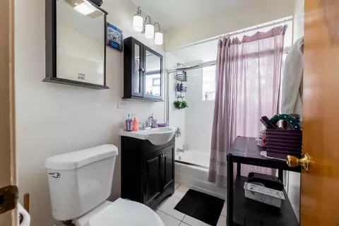 Bath - 4423 Eberly Ave, Brookfield, IL 60513 photo 3 of 4