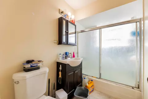 Bath - 4423 Eberly Ave, Brookfield, IL 60513 photo 2 of 4