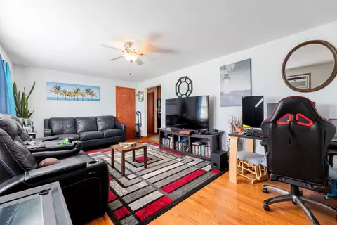 Living - 4423 Eberly Ave, Brookfield, IL 60513 photo 5 of 6