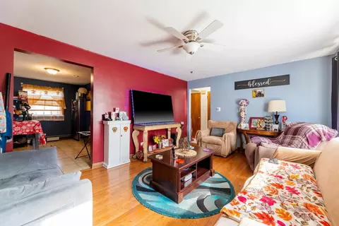 Living - 4423 Eberly Ave, Brookfield, IL 60513 photo 4 of 6