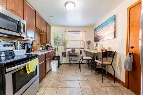 Kitchen - 4423 Eberly Ave, Brookfield, IL 60513 photo 7 of 9