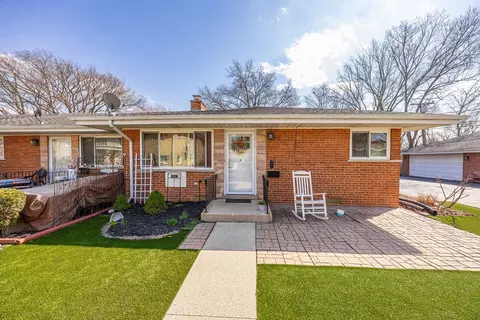 730 Beach Ave #4, La Grange Park, IL 60526