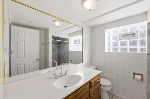 Bath - 6558 S Karlov Ave, Chicago, IL 60629 photo 1 of 3