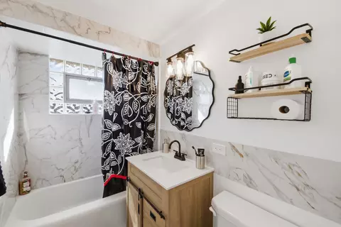 Bath - 6558 S Karlov Ave, Chicago, IL 60629 photo 2 of 3