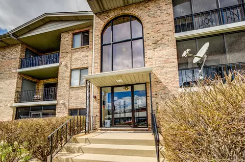 13240 W Circle Drive Pkwy #304, Crestwood, IL 60418