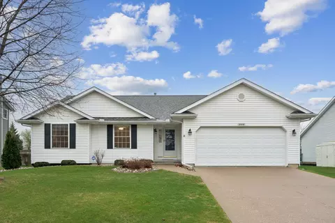 2315 E 57th St, Davenport, IA 52807