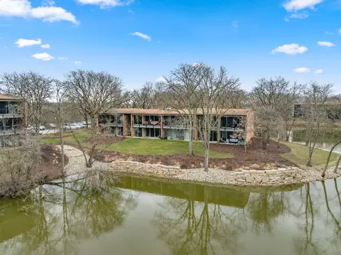 6010 E Lake Dr #2C, Lisle, IL 60532