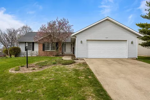 807 Heather Dr, Mahomet, IL 61853